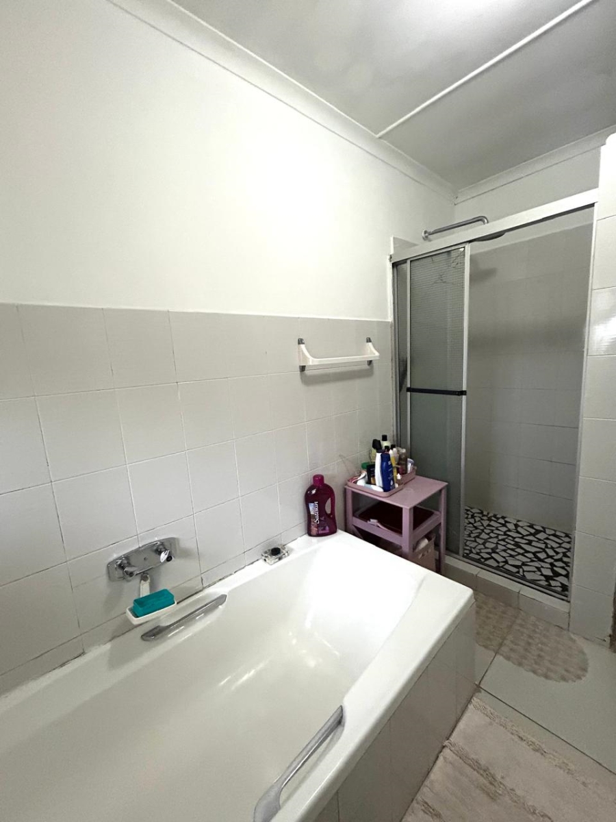 5 Bedroom Property for Sale in Beacon Bay Eastern Cape